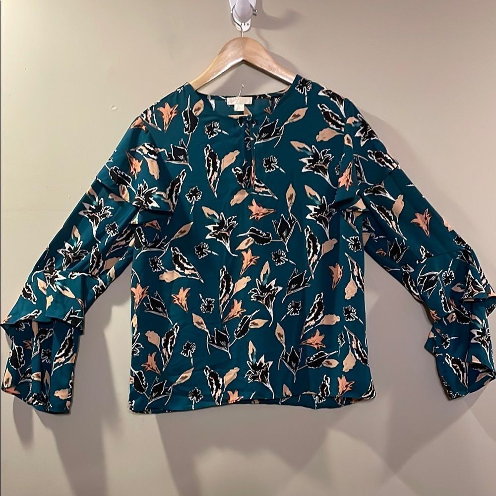 Finn & Grace Ruffled Sleeve Blouse